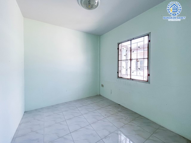 *****ทาวน์เฮ้าส์มือสองย่านนนทบุรี ม.บัวทองธานี กาญจนาภิเษก เนื้อที่ 18 ตร.ว. ฟังก์ชัน 3 ห้องนอน 2 ห้องน้ำ 1 ที่จอดรถ ทาวน์เฮ้าส์หน้ากว้าง บนทำเลเดินทางสะดวก ติดถนนกาญจนาภิเษก ใกล้เซ็นทรัลเวสต์เกต และรถไฟฟ้าสายสีม่วง "สถานีคลองบางไผ่" จองเลย!